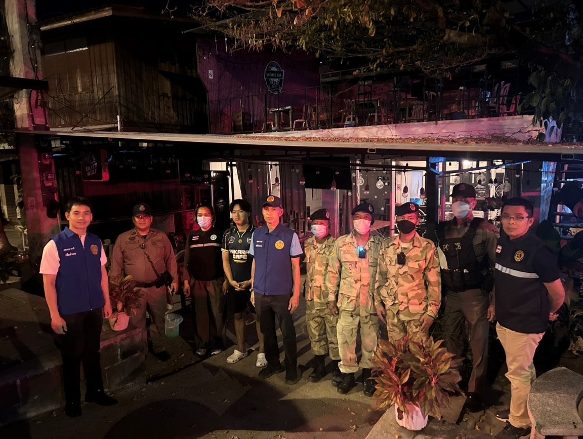 วันที่ 12 กุมภาพันธ์ 2568 เวลา 19.30 น. ร.ต.อ.จักรี นาคยิ้ม (ร้อยเวร20) ข่ายสายตรวจ ว.4 ร่วมกับ ฝ่ายปกครองอำเภอแม่สะเรียง สาธารณะสุขฯ เทศบาลตําบลแม่สะเรียง  ตรวจสอบ ร้านอาหารสถานบริการในพื้นที่รับผิดชอบ ดังนี้ร้านลุงหนวด,ร้านสวัสดี,ร้านชิงชิง,ร้านครัวกันเอง,ร้านเอกลักษณ์,ร้านยิปซี,ร้านแสบไส้ ไม่ให้จำหน่ายสุรา เนื่องในวันมาฆบูชา ร่วมกับ ฝ่ายปกครองอำเภอแม่สะเรียง สาธารณสุขอำเภอแม่สะเรียง เจ้าหน้าที่เทศบาลตําบลแม่สะเรียง