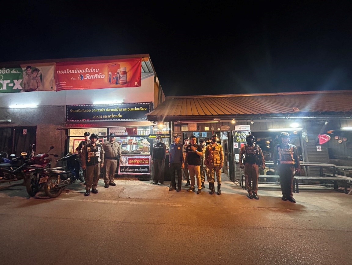 วันที่ 12 กุมภาพันธ์ 2568 เวลา 19.30 น. ร.ต.อ.จักรี นาคยิ้ม (ร้อยเวร20) ข่ายสายตรวจ ว.4 ร่วมกับ ฝ่ายปกครองอำเภอแม่สะเรียง สาธารณะสุขฯ เทศบาลตําบลแม่สะเรียง  ตรวจสอบ ร้านอาหารสถานบริการในพื้นที่รับผิดชอบ ดังนี้ร้านลุงหนวด,ร้านสวัสดี,ร้านชิงชิง,ร้านครัวกันเอง,ร้านเอกลักษณ์,ร้านยิปซี,ร้านแสบไส้ ไม่ให้จำหน่ายสุรา เนื่องในวันมาฆบูชา ร่วมกับ ฝ่ายปกครองอำเภอแม่สะเรียง สาธารณสุขอำเภอแม่สะเรียง เจ้าหน้าที่เทศบาลตําบลแม่สะเรียง