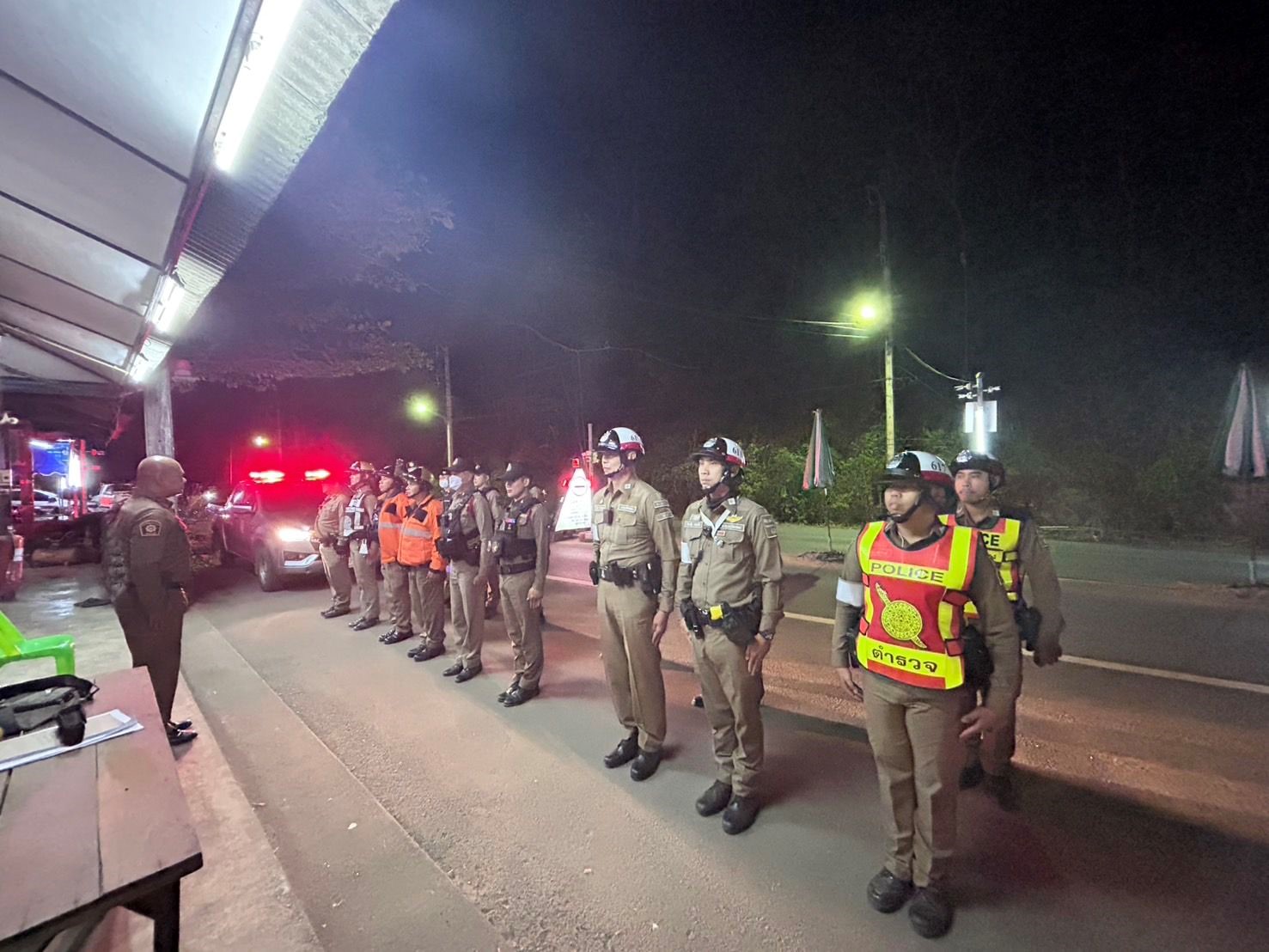 วันที่ 13 พ.ย. 2567 เวลา 20.00น. พ.ต.ท.นฤดล  ลือรำลึก รอง ผกก.ป.สภ.แม่สะเรียง ปล่อยแถว ร้อยเวร 20,201 ข่ายสายตรวจ 121,122 จนท.ด่านตรวจหน้าถ้ำ ตั้งจุดตรวจ ตั้งจุดสกัด เพื่อป้องกันและลดการเกิดเหตุอาชญากรรม และ ตรวจสอบรถจักรยานยนต์ท่อดัง