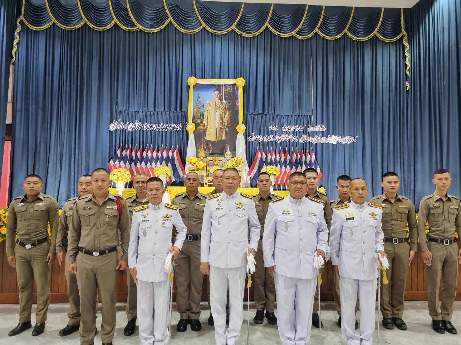 สภ.แม่สะเรียง,ร่วมประกอบพิธีวางพวงมาลา เนื่องในวันนวมินทรมหาราช 13 ตุลาคม 2566