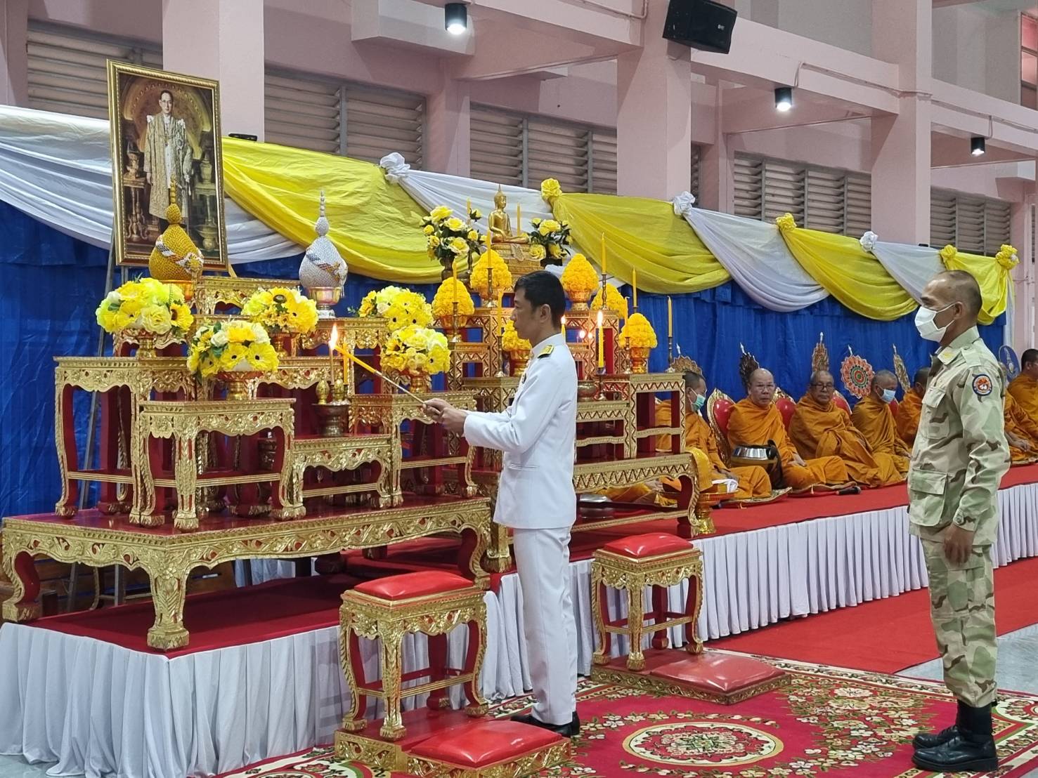 สภ.แม่สะเรียง,ร่วมกิจกรรมทำบุญตักบาตร เนื่องในวันนวมินทรมหาราช 13 ตุลาคม 2566