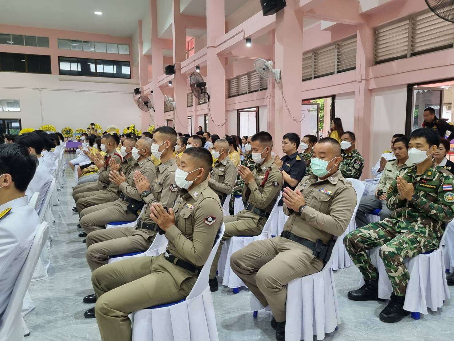 สภ.แม่สะเรียง,ร่วมกิจกรรมทำบุญตักบาตร เนื่องในวันนวมินทรมหาราช 13 ตุลาคม 2566