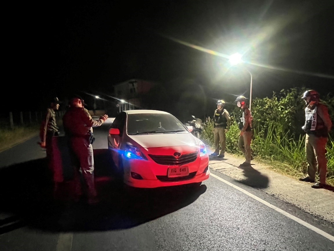 วันที่ 22 พ.ย.67 เวลา 20.00 น. ร.ต.อ.จักรี นาคยิ้ม (ร้อยเวร20) ข่ายสายตรวจ ตั้งจุดตรวจ จุดสกัด เพื่อป้องกันปราบปราม ลดการเกิดอาชญากรรม และตรวจสอบจักรยานยนต์ท่อเสียงดัง ในเขตพื้นที่รับผิดชอบ