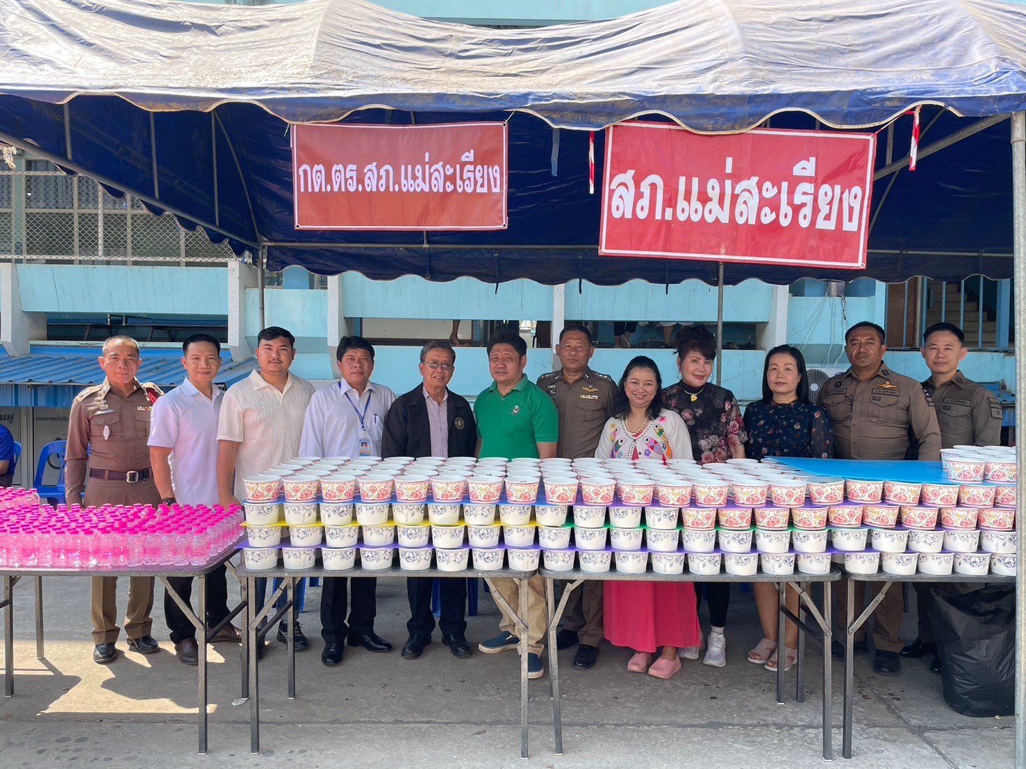 สภ.แม่สะเรียง,โรงทานก๋วยเตี๋ยวหมู จำนวน 600 ถ้วย มาบริการให้กับบุคลากรทางการแพทย์ และประชาชนได้ทานฟรี