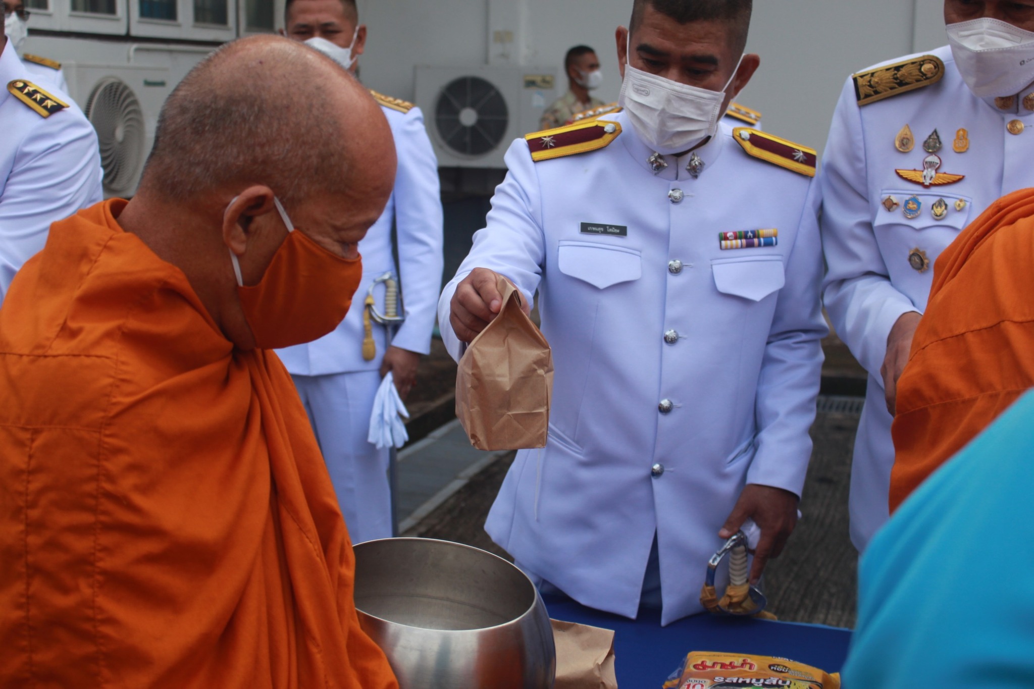 กิจกรรมทำบุญตักบาตร เนื่องในโอกาสเฉลิมพระเกียรติสมเด็จพระนางเจ้าสิริกิติ์พระบรมราชินีนาถพระบรมราชชนนีพันปีหลวง เนื่องในโอกาสวันเฉลิมพระชนมพรรษา 12 สิงหาคม 2566,สภ.แม่สะเรียง