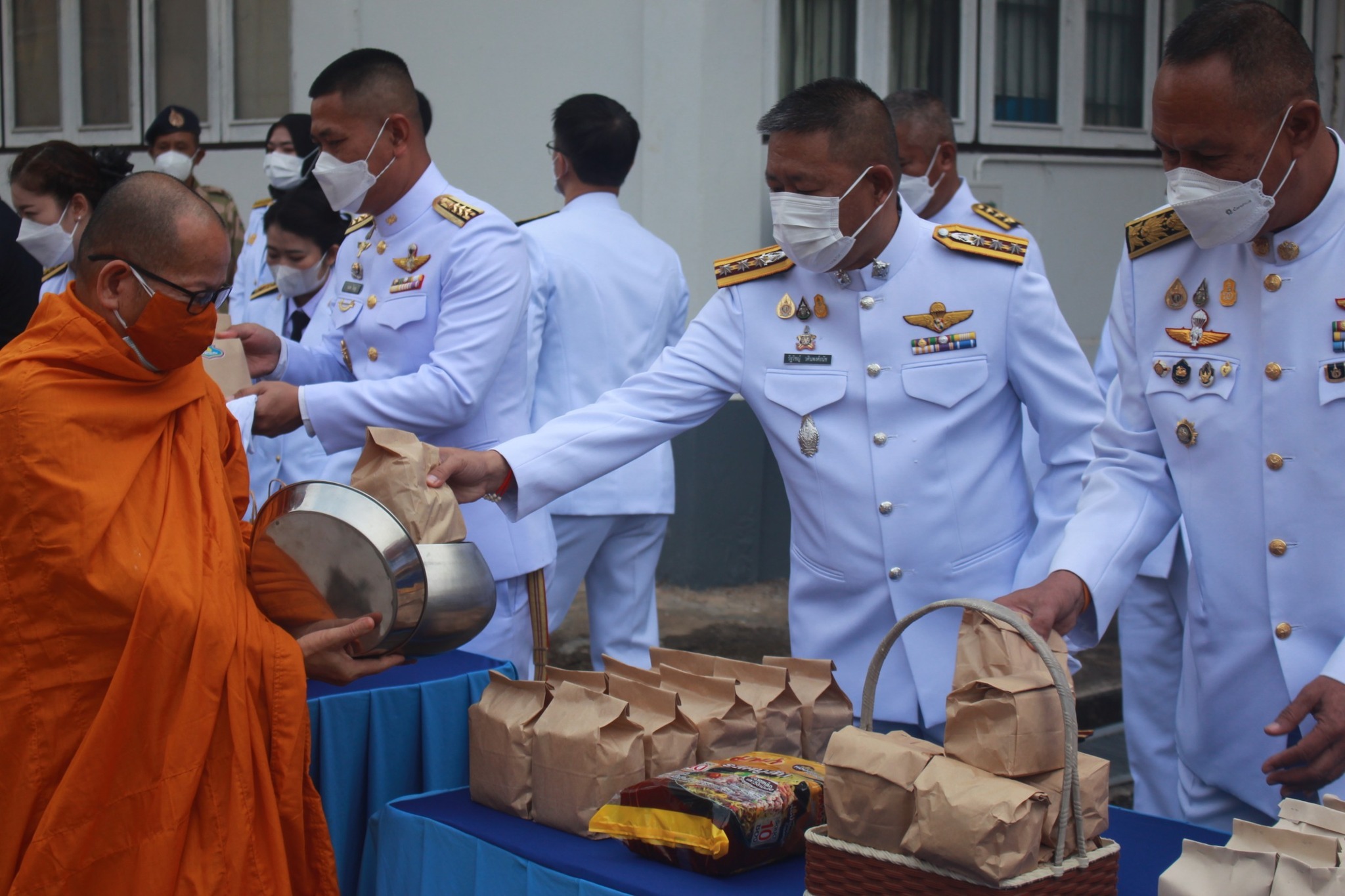 กิจกรรมทำบุญตักบาตร เนื่องในโอกาสเฉลิมพระเกียรติสมเด็จพระนางเจ้าสิริกิติ์พระบรมราชินีนาถพระบรมราชชนนีพันปีหลวง เนื่องในโอกาสวันเฉลิมพระชนมพรรษา 12 สิงหาคม 2566,สภ.แม่สะเรียง