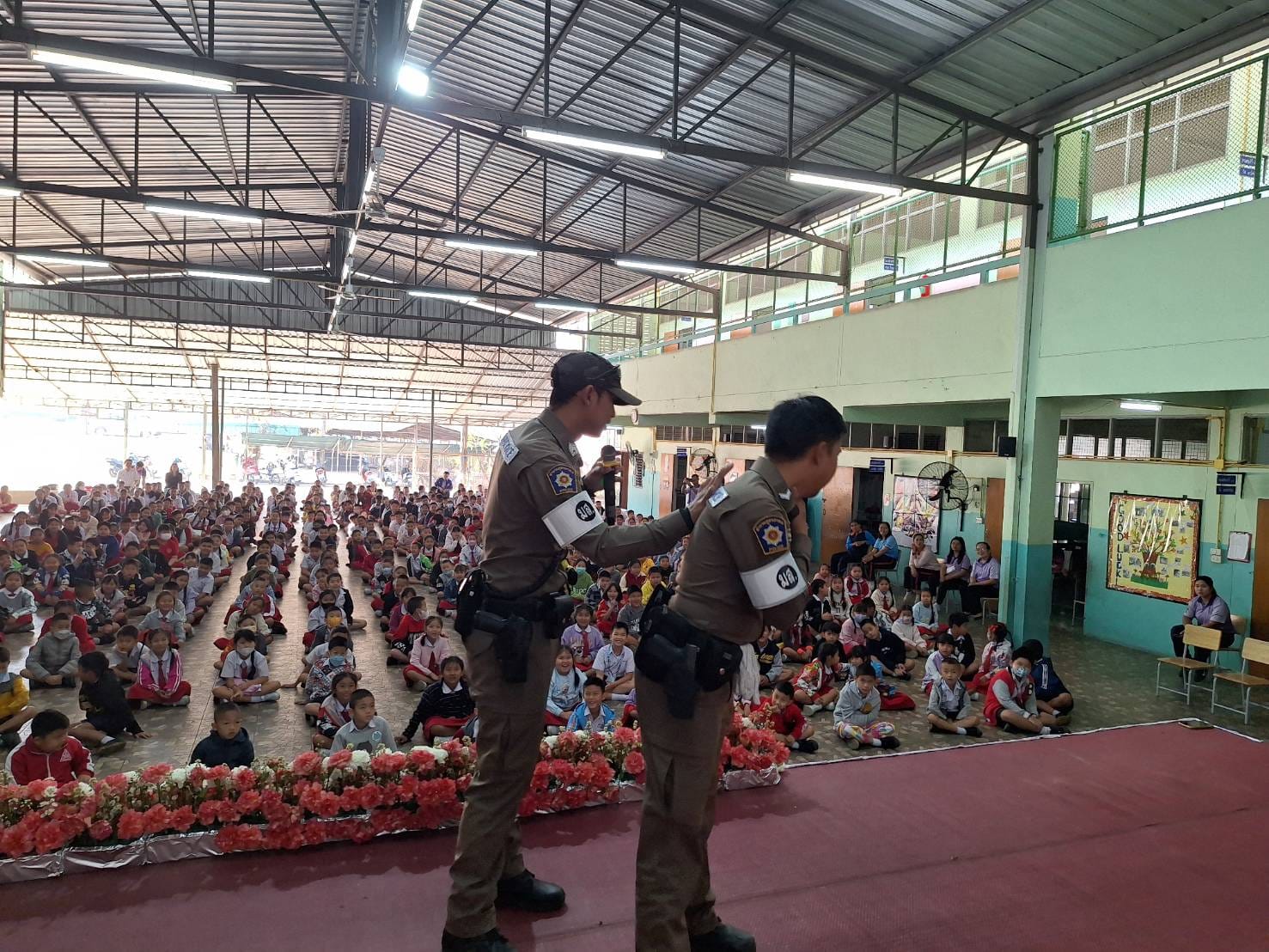 สภ.แม่สะเรียง,จราจร สภ.แม่สะเรียง สาธิตสอนการปฐมพยาบาลกรณีอาหารติดคอ