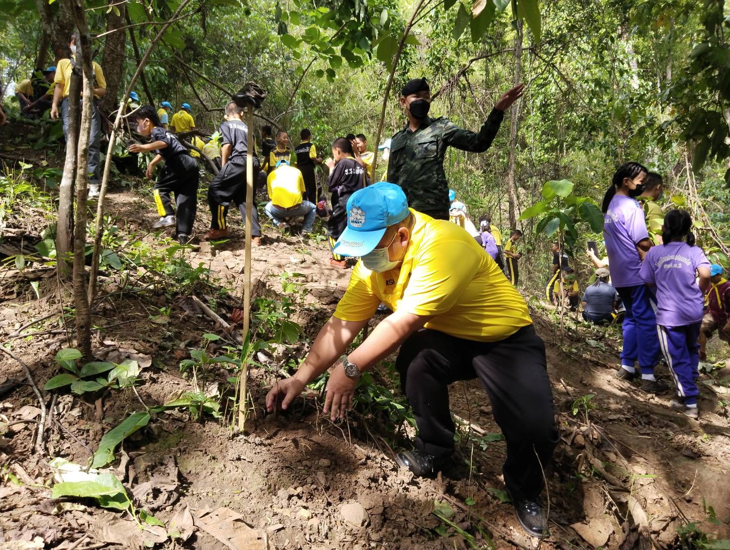 จิตอาสาปลูกป่า เนื่องในวันคล้ายวันเฉลิมพระชนมพรรษาสมเด็จพระนางเจ้าฯ พระบรมราชินี ๓ มิถุนายน ๒๕๖๖
