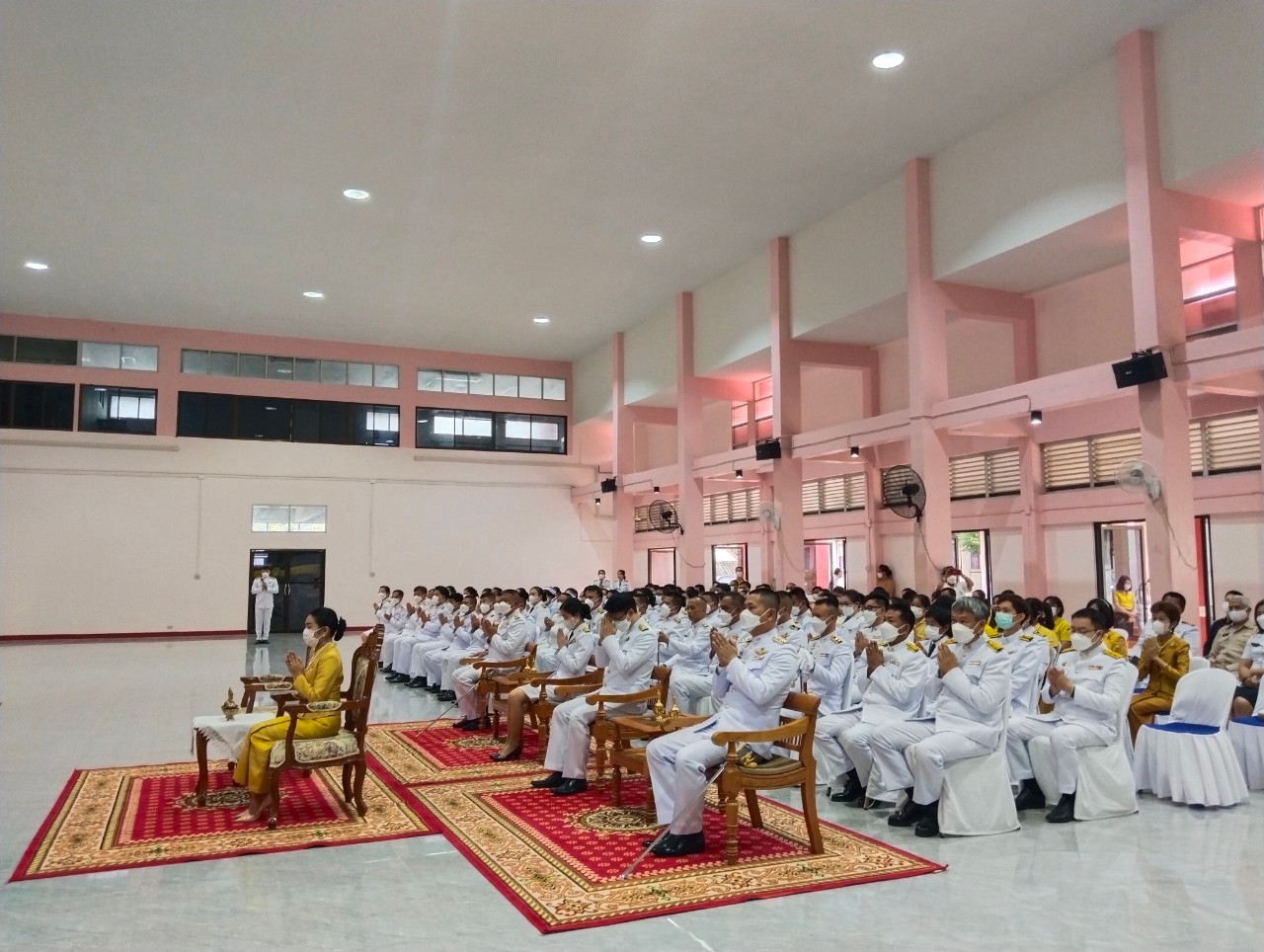สภ.แม่สะเรียง,พิธีทำบุญตักบาตร เนื่องในโอกาสวันเฉลิมพระชนมพรรษา พระบาทสมเด็จพระเจ้าอยู่หัว