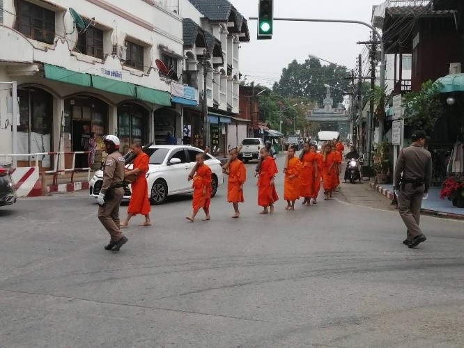 วันที่ 22 มกราคม 2568 เวลา 08.00 น. ชุดปฏิบัติการจราจร สภ.แม่สะเรียง อำนวยความสะดวกการจราจรขบวนสามเณรเดินเท้าไปเข้าค่ายพุทธบุตร