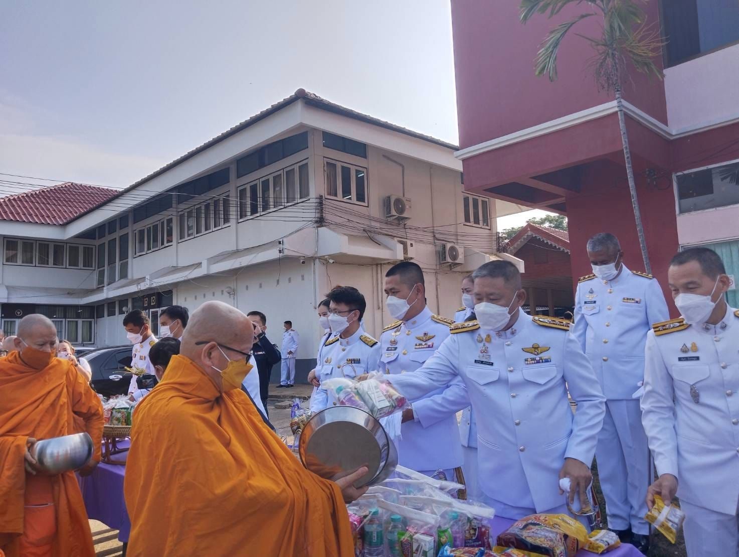 ทำบุญตักบาตรถวายเป็นพระราชกุศล เนื่องในโอกาสวันเฉลิมพระชนมพรรษาสมเด็จพระนางเจ้าฯ พระบรมราชินี 3 มิถุนายน 2566