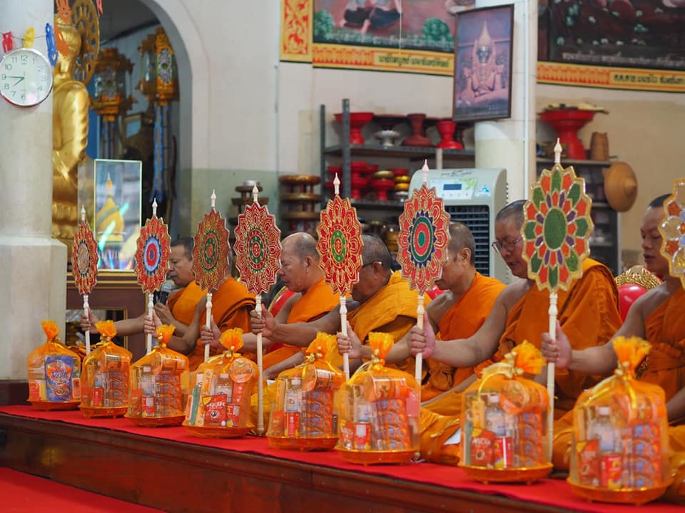 ร่วมพิธีสวดพระพุทธมนต์และทำบุญตักบาตรถวายพระราชกุศล  เนื่องในวันนวมินทรมหาราช 13 ตุลาคม 2567 ณ วัดสุพรรณรังษี(วัดจองคำ)
