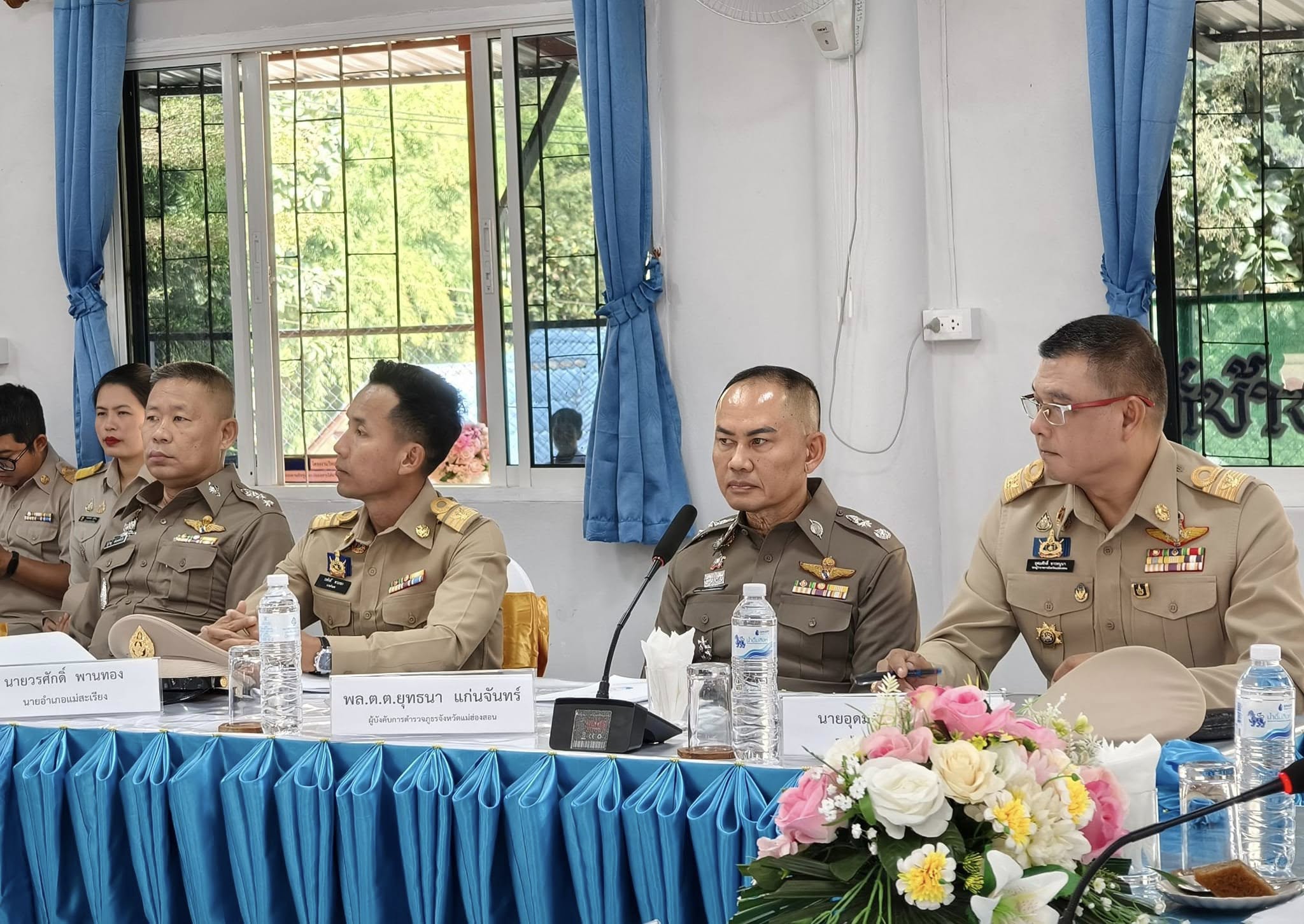 ร่วมต้อนรับ นายนุรักษ์ มาประณีต องคมนตรี และคณะ เดินทางมาตรวจเยี่ยม โรงเรียนอมพาย