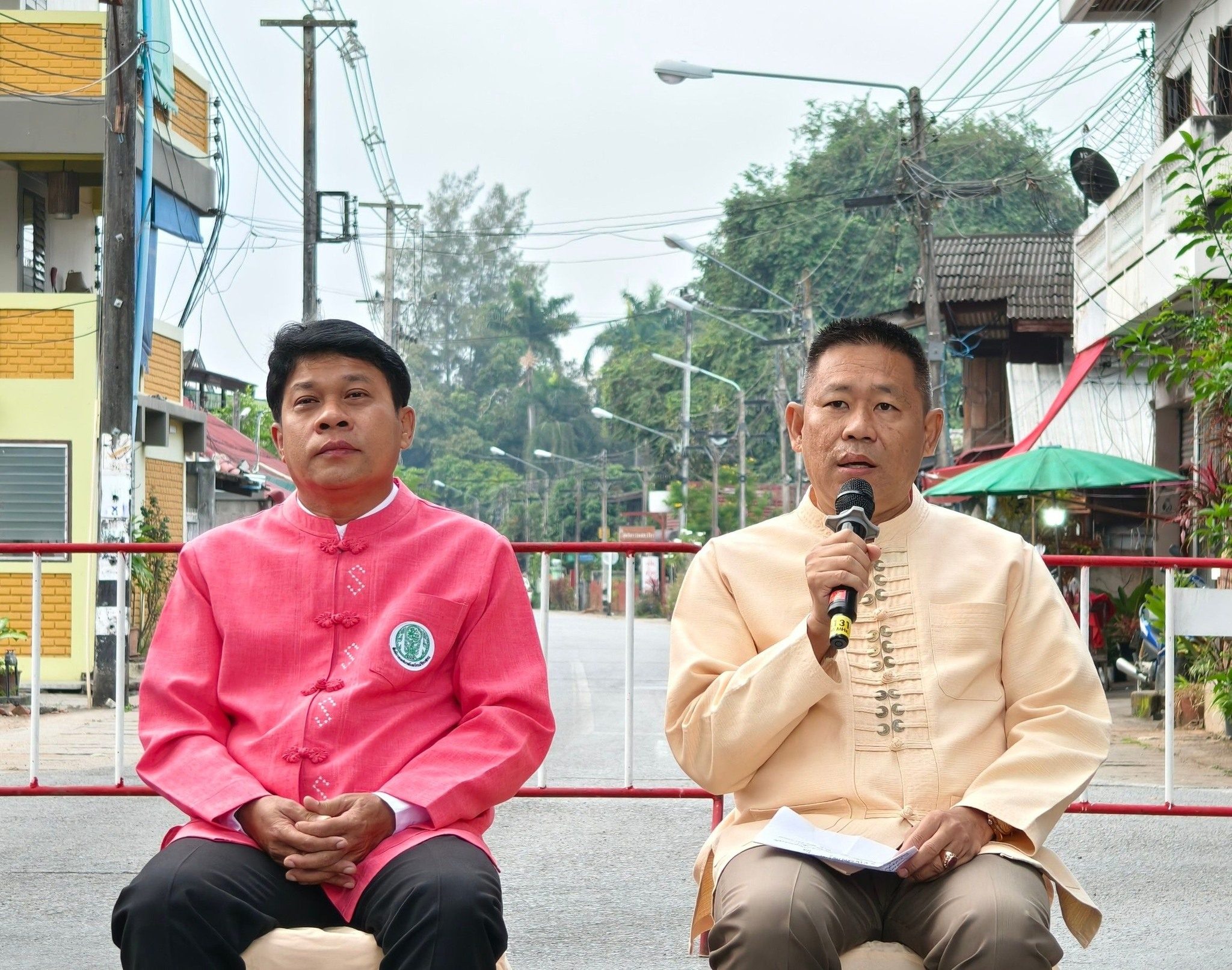 ร่วมพิธีทำบุญตักบาตรข้าวสารอาหารแห้ง วันขึ้นปีใหม่ 2568