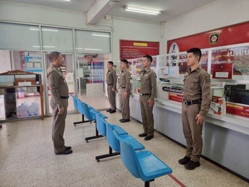 ผู้กำกับการสถานีตำรวจภูธรแม่สะเรียง ได้ชี้แจงเจ้าหน้าที่ห้อง ONE STOP SERVICE โดยกำชับเจ้าหน้าที่ทุกนายห้ามรับสินบนหรือทุจริตในการปฏิบัติหน้าที่โดยเด็ดขาด รวมถึงให้บริการประชาชนด้วยความสุภาพ