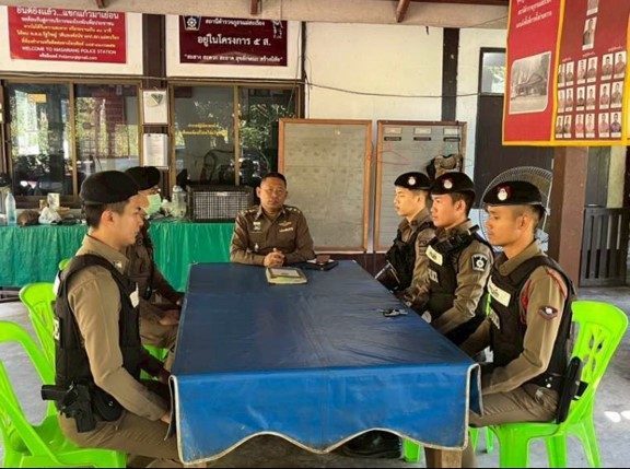 ผู้กำกับการสถานีตำรวจภูธรแม่สะเรียง ได้ชี้แจงเจ้าหน้าที่จุดตรวจหน้าถ้ำ โดยกำชับเจ้าหน้าที่ทุกนายห้ามรับสินบนหรือทุจริตในการปฏิบัติหน้าที่โดยเด็ดขาด