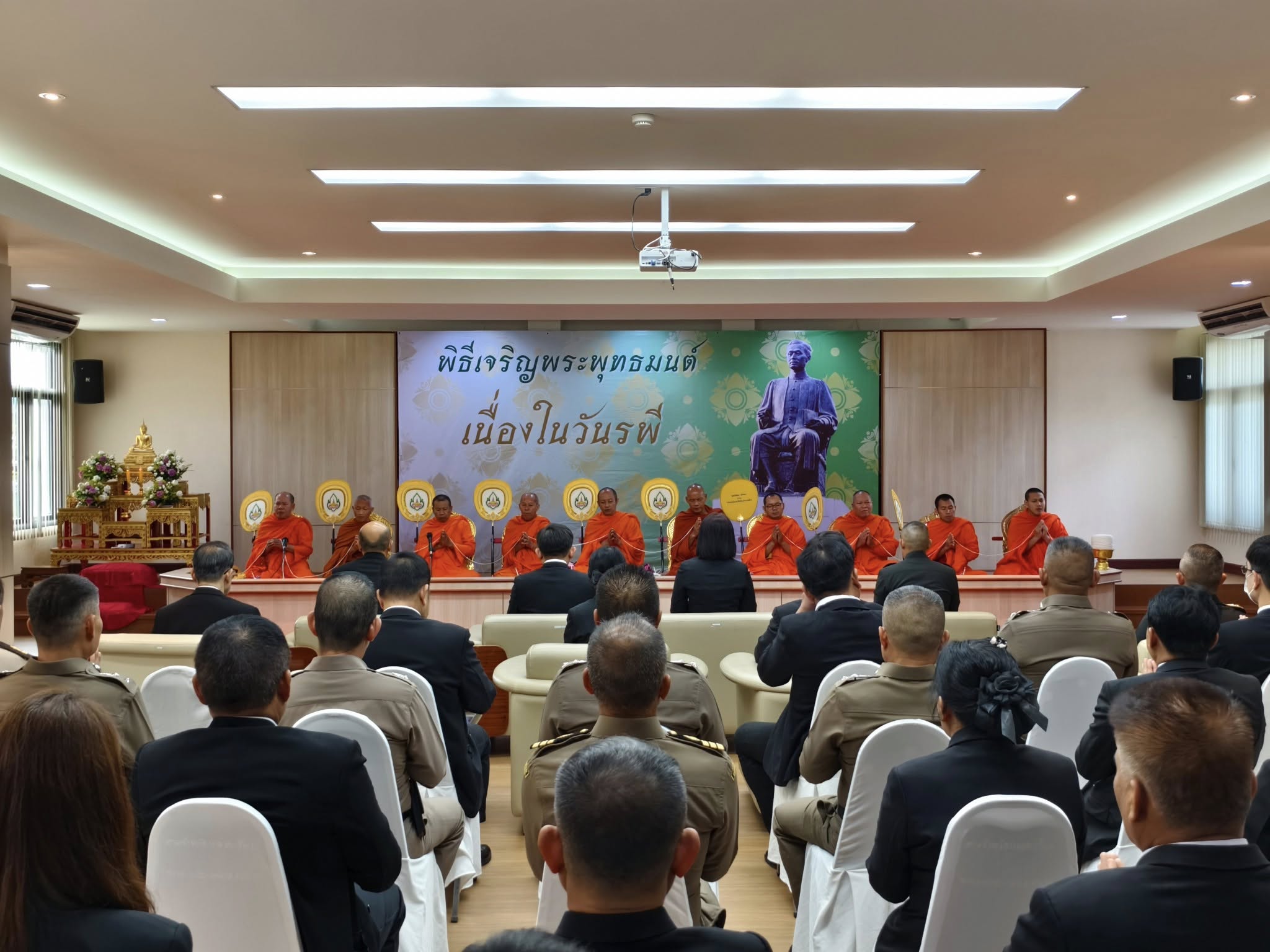 ร่วม พิธีบำเพ็ญกุศลและพิธีวางพวงมาลาถวายสักการะพระบรมรูปพระเจ้าบรมวงศ์เธอ พระองค์เจ้ารพีพัฒนศักดิ์ กรมหลวงราชบุรีดิเรกฤทธิ์ เนื่องใน "วันรพี"