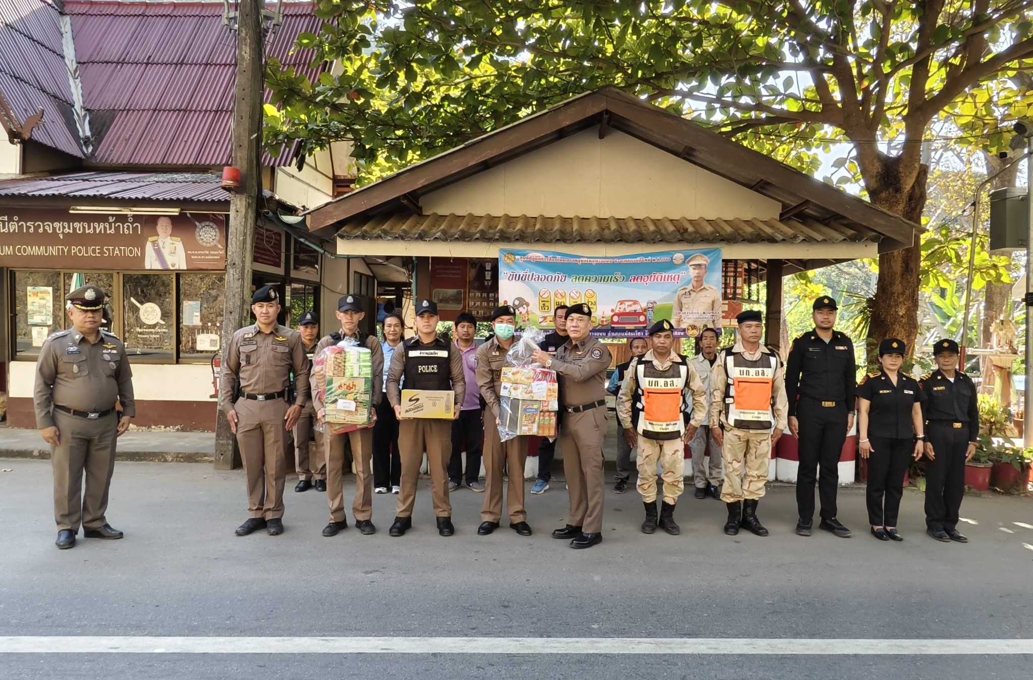 รอง ผบก.ภ.จว.แม่ฮ่องสอน ตรวจเยี่ยมการปฏิบัติงาน สภ.แม่สะเรียง และจุดตรวจหน้าถ้ำ ช่วงเทศกาลปีใหม่ 2569