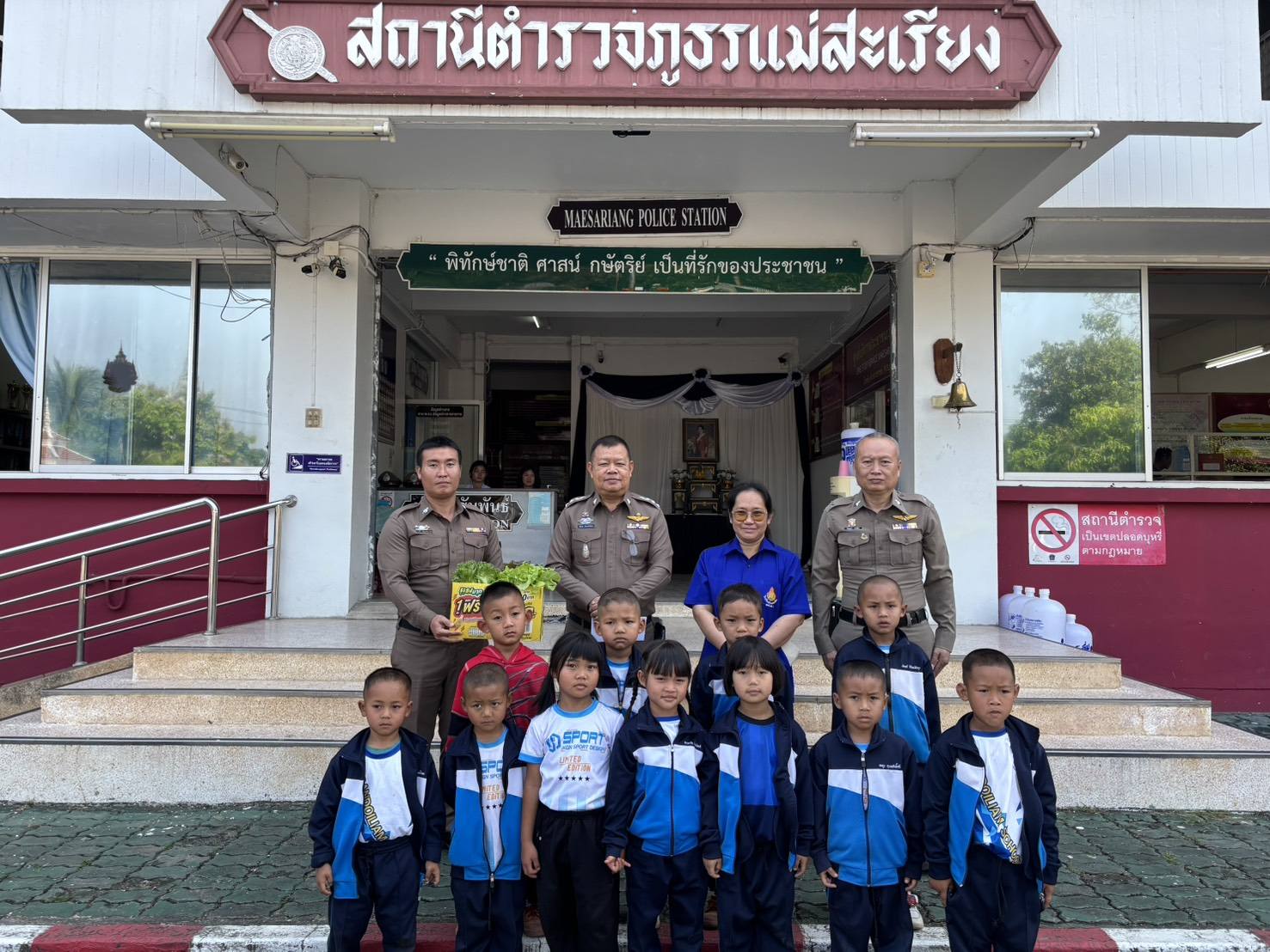 สภ.แม่สะเรียง ต้อนรับคณะครูและนักเรียนโรงเรียนบ้านดอยเลี่ยม เข้าศึกษาดูงานแหล่งเรียนรู้ภายในสถานีตำรวจ